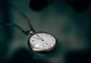 Почему вы часто видите 20:02